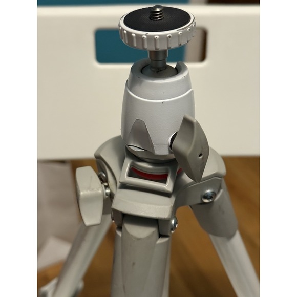 Manfrotto Compact Light Tripod Aluminum MKCOMPACTLT-RD - Picture 5 of 10